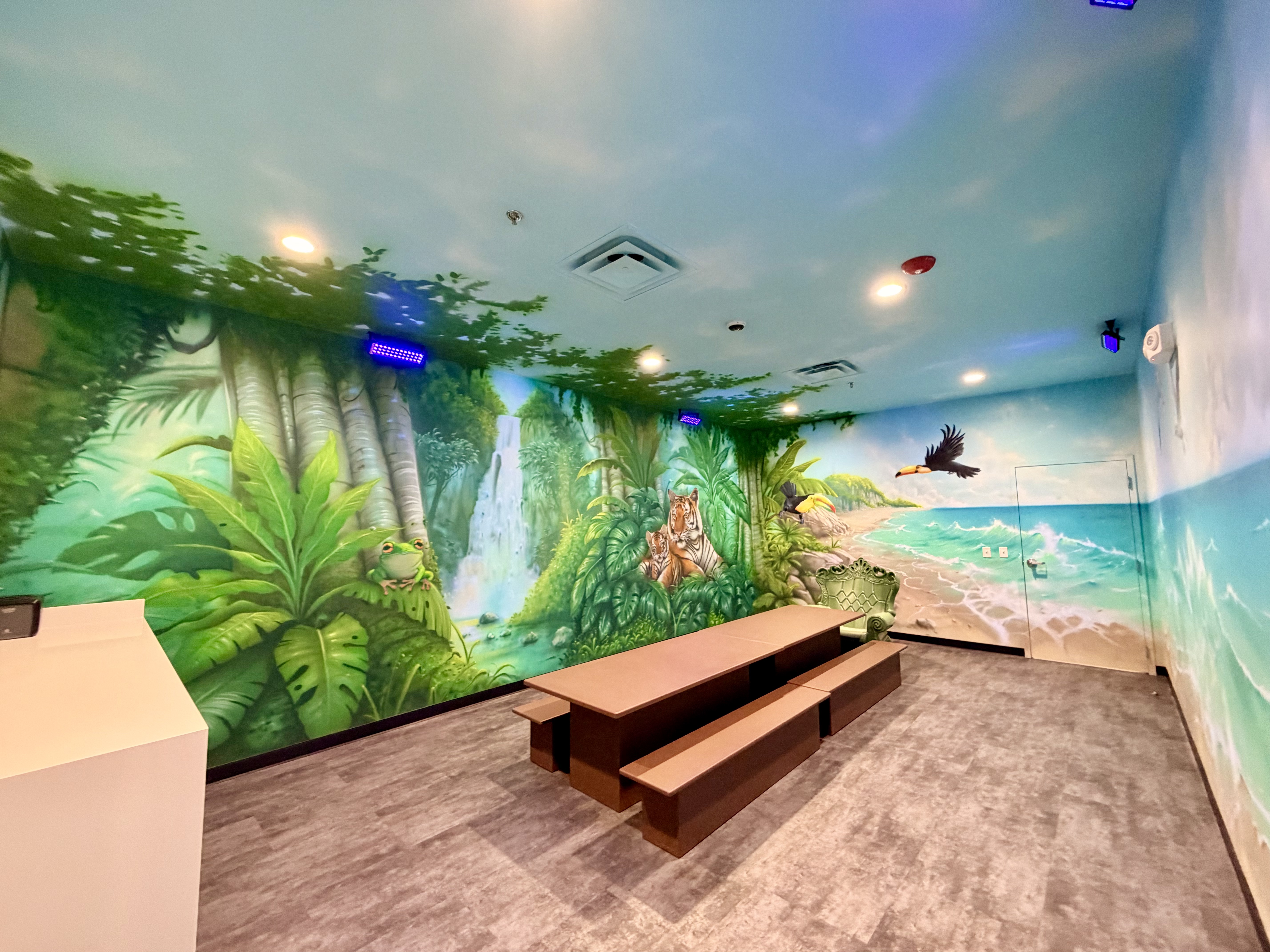 Jungle Room Themed Room